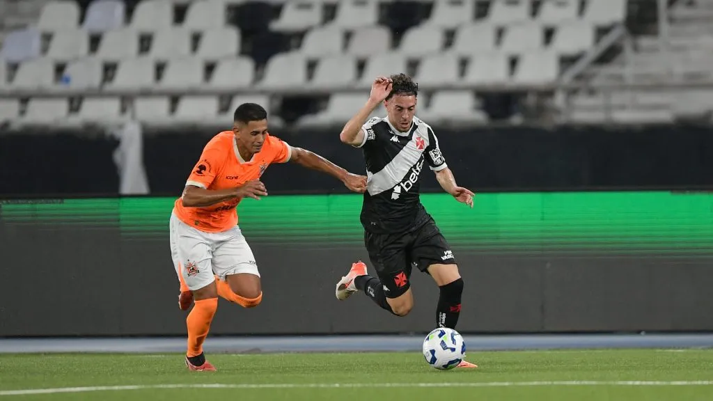 Nuno Moreira, jogador do Vasco, durante partida contra o Nova Iguaçu, pela Copa do Brasil. Foto: Thiago Ribeiro/AGIF.