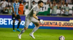 Tiago Volpi defendendo o Grêmio no Campeonato Gaúcho - Foto: Luiz Erbes/AGIF