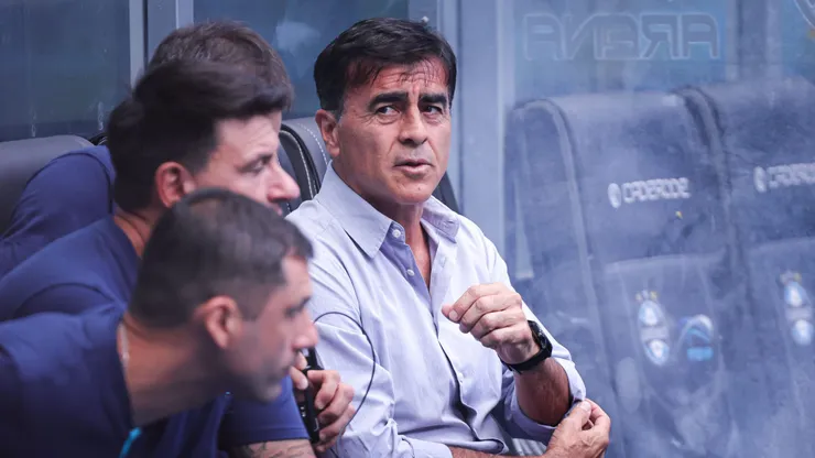 Gustavo Quinteros, técnico do Grêmio, durante partida contra o São Luiz, pelo Campeonato Gaúcho. Foto: Maxi Franzoi/AGIF.