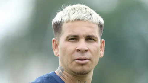 Soteldo durante treinamento no CT Rei Pelé.