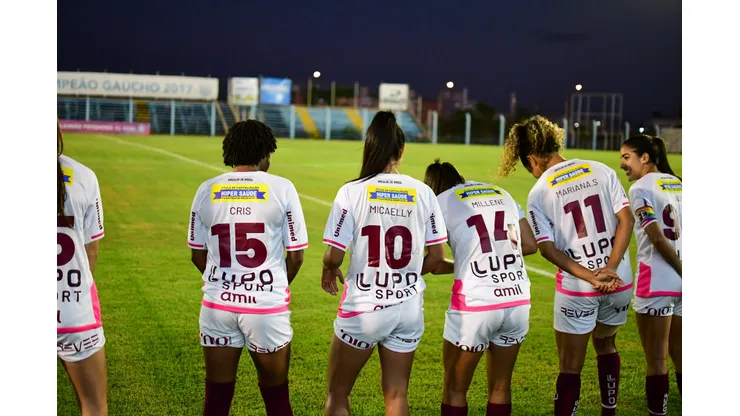 Atletas da Ferroviária no confronto contra o Grêmio - Foto: Rafael Zocco/Feroviária