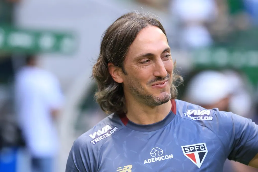 SP – SAO PAULO – 16/02/2025 – PAULISTA 2025, PALMEIRAS X SAO PAULO – Luis Zubeldia tecnico do Sao Paulo durante partida contra o Palmeiras no estadio Arena Allianz Parque pelo campeonato Paulista 2025. Foto: Marcello Zambrana/AGIF