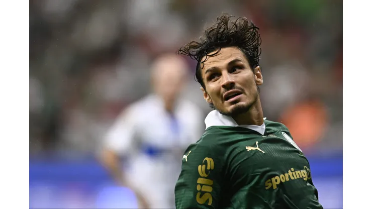 Raphael Veiga, jogador do Palmeiras durante partida contra o Agua Santa no estadio Mane Garrincha pelo campeonato Paulista 2025. Foto: Mateus Bonomi/AGIF