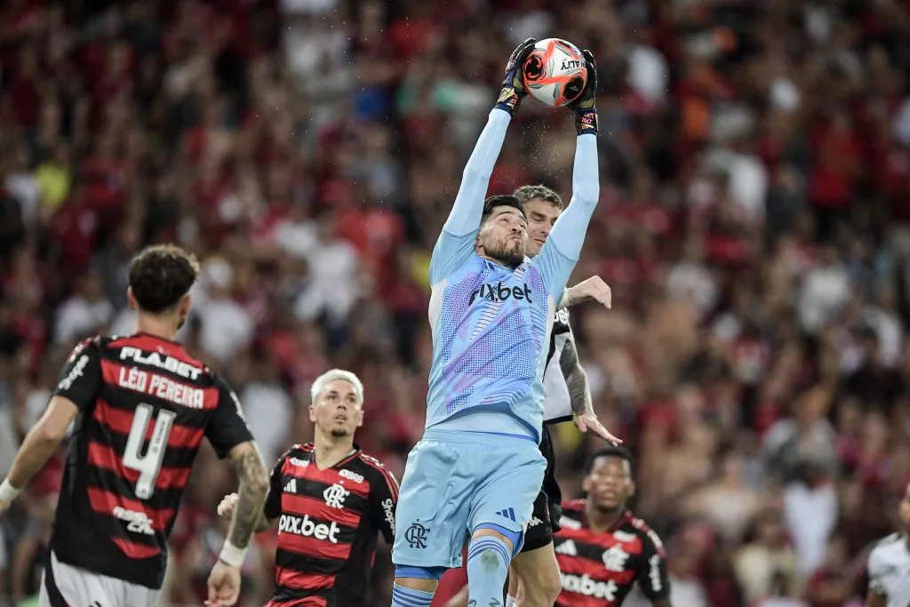 Rossi em ação pelo Flamengo no Campeonato Carioca. Foto: Thiago Ribeiro/AGIF