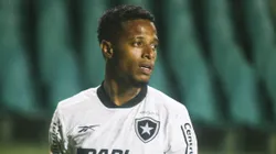 Tchê Tchê jogador do Botafogo durante partida contra o Coritiba no estádio Couto Pereira pelo campeonato Brasileiro A 2023. Foto: Gabriel Machado/AGIF