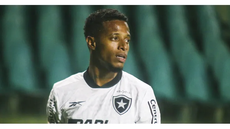 Tchê Tchê jogador do Botafogo durante partida contra o Coritiba no estádio Couto Pereira pelo campeonato Brasileiro A 2023. Foto: Gabriel Machado/AGIF