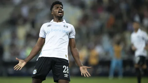 Jemerson, jogador do Grêmio, comemora seu gol anulado pelo VAR durante partida contra o Fluminense no estadio Maracana pelo campeonato Copa Libertadores 2024. Foto: Jorge Rodrigues/AGIF
