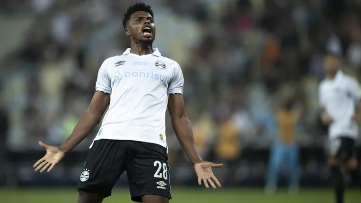 Jemerson, jogador do Grêmio, comemora seu gol anulado pelo VAR durante partida contra o Fluminense no estadio Maracana pelo campeonato Copa Libertadores 2024. Foto: Jorge Rodrigues/AGIF