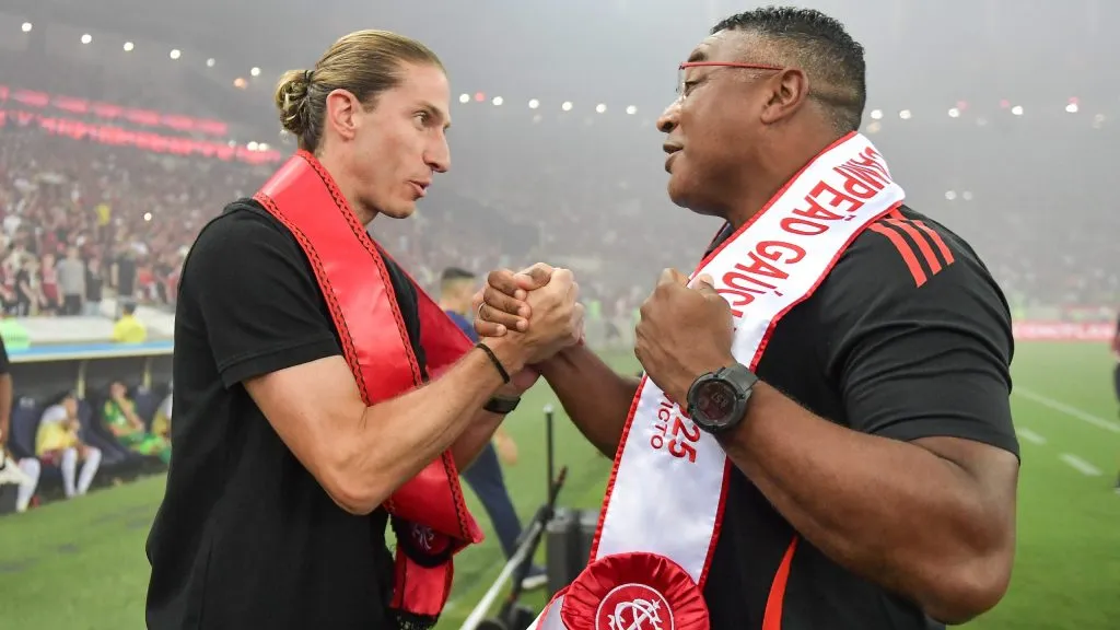 Filipe Lu[is e Roger Machado. Foto: Thiago Ribeiro/AGIF