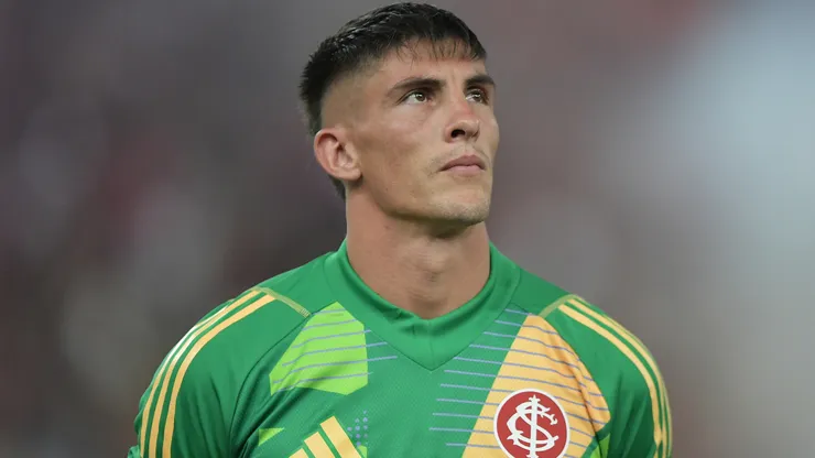 Rochet em ação durante a partida entre Flamengo x Internacional - Foto: Thiago Ribeiro/AGIF