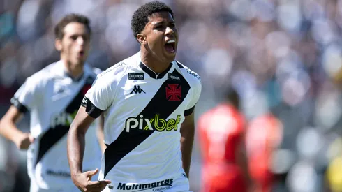 Andrey Santos defendendo o Vasco durante a Série B em 2022 - Foto: Jorge Rodrigues/AGIF