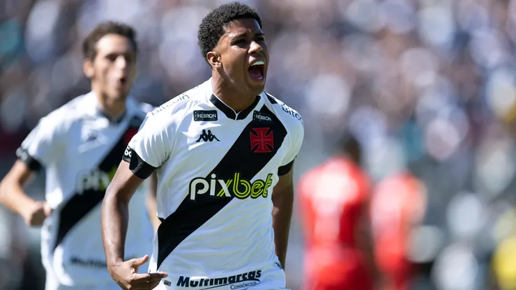 Andrey Santos defendendo o Vasco durante a Série B em 2022 - Foto: Jorge Rodrigues/AGIF