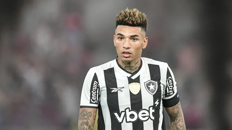 Igor Jesus, jogador do Botafogo, durante partida contra o Flamengo, pelo Campeonato Carioca. Foto: Thiago Ribeiro/AGIF.
