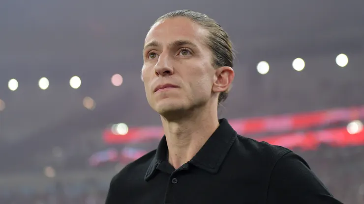Filipe Luís no Flamengo durante a partida contra o Internacional - Foto: Thiago Ribeiro/AGIF