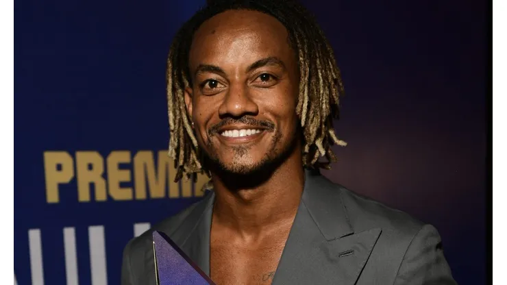 André Carrillo durante premiação do Campeonato Paulista. Foto: Alexandre Battibugli/Ag. Paulistão