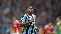 Edenilson defendendo o Grêmio contra o Atlético Mineiro - Foto: Maxi Franzoi/AGIF