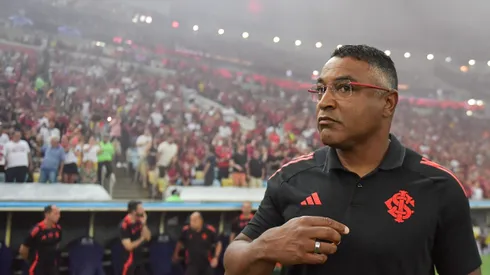 Roger Machado técnico do Internacional durante partida contra o Flamengo no estádio Maracanã pelo campeonato Brasileiro A 2025. Foto: Thiago Ribeiro/AGIF