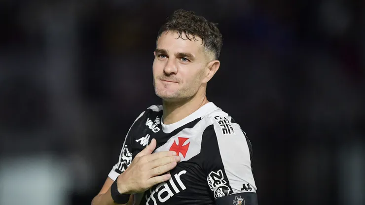 Vegetti, jogador do Vasco, comemora seu gol durante partida contra o Botafogo, pelo Campeonato Carioca. Foto: Thiago Ribeiro/AGIF.