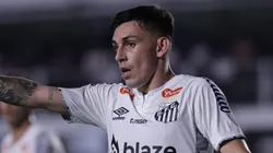 Escobar jogador do Santos durante partida contra o Palmeiras no estádio Vila Belmiro pelo campeonato Paulista 2025. Foto: Ettore Chiereguini/AGIF