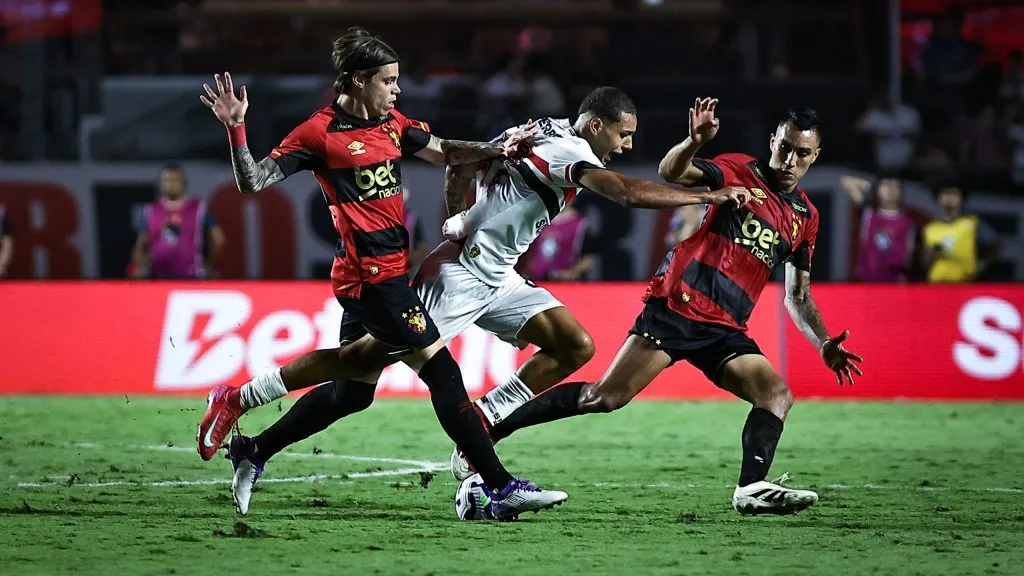 Chrystian Barletta jogador do Sport durante partida contra o São Paulo no estádio Morumbi pelo campeonato Brasileiro A 2025. Foto: Fabio Giannelli/AGIF