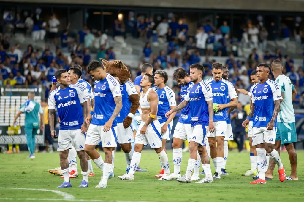 Jogadores do Cruzeiro após a vitória. Foto: Fernando Moreno/AGIF
