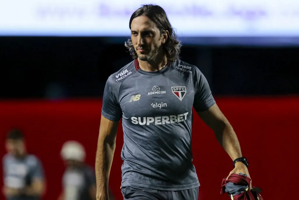 Luis Zubeldia técnico do São Paulo – Foto: Marco Miatelo/AGIF