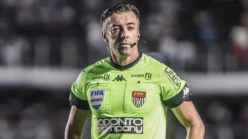 Raphael Claus foi o juiz da partida