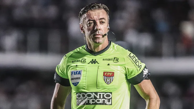 Raphael Claus foi o juiz da partida