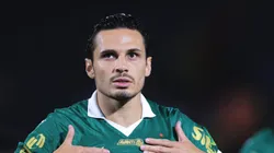 Raphael Veiga é criticado após tropeço em casa.