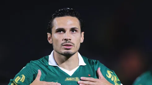 Raphael Veiga é criticado após tropeço em casa.