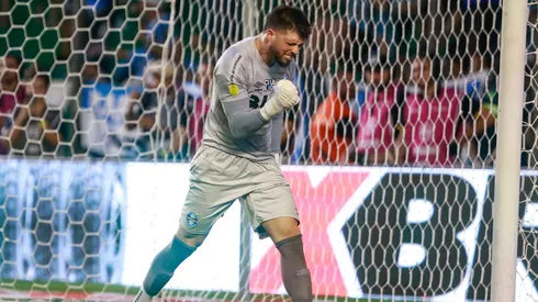 Tiago Volpi teve uma atuação sensacional diante do Atlético-MG