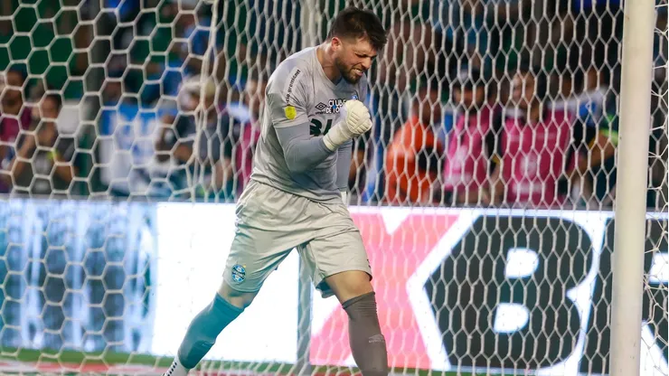 Tiago Volpi teve uma atuação sensacional diante do Atlético-MG