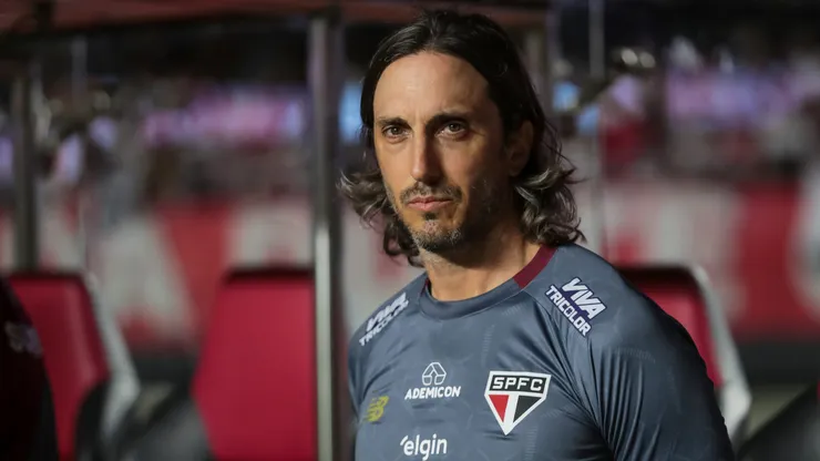 Zubeldía é o técnico do São Paulo. Foto: Marco Miatelo/AGIF