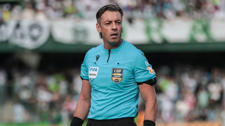 Lance definido por Claus não foi bem visto pelo Galo
