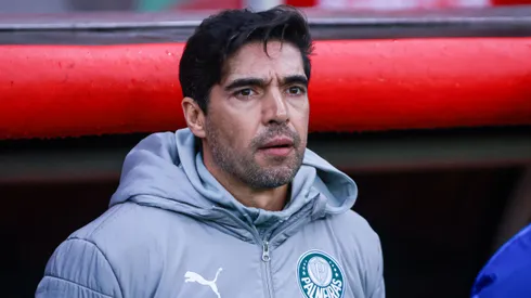 Treinador não vive bom momento no clube