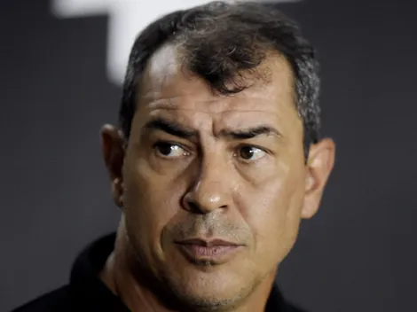 Torcida protesta contra Carille mesmo após vitória de virada