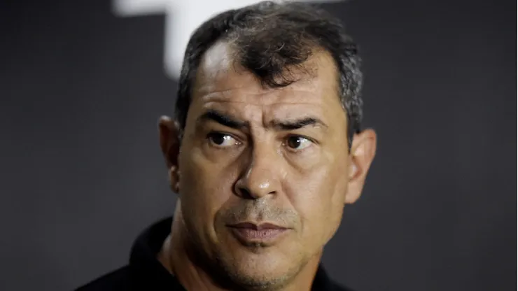 Mesmo vencendo, torcida não aprova Fábio Carille