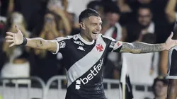 Vegetti jogador do Vasco comemora seu gol durante partida contra o Santos - Foto: Alexandre Loureiro/AGIF