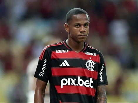 Wallace Yan aproveita oportunidade no Flamengo e elogia Filipe Luís