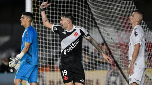 Vegetti dá assistência e marca gol da virada do Vasco sobre o Santos pelo Brasileirão