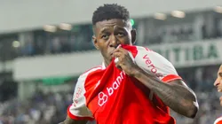 Vitao jogador do Internacional comemora seu gol - Foto: Lucas Gabriel Cardoso/AGIF