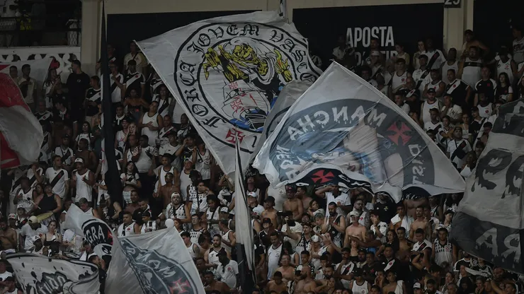 RJ - RIO DE JANEIRO - 30/03/2025 - BRASILEIRO A 2025, VASCO X SANTOS - Torcida do Vasco durante partida contra Santos no estadio Sao Januario pelo campeonato Brasileiro A 2025. Foto: Thiago Ribeiro/AGIF