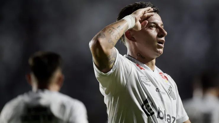 Álvaro Barreal entra na vaga de Gabriel Veron no ataque do Peixe contra CRB - Foto: Alexandre Loureiro/AGIF.
