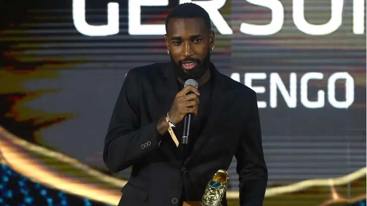 Gerson durante premiação dos melhores do Campeonato Carioca. Foto: Gilvan de Souza/CRF