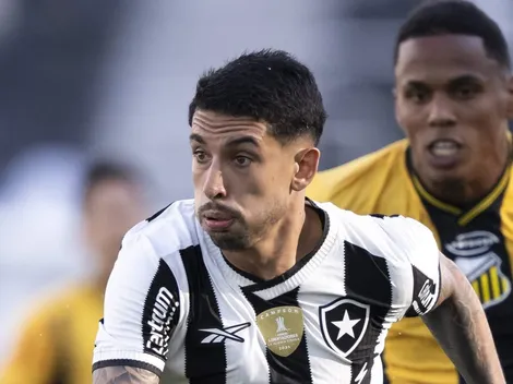 Paiva explica Santi Rodríguez no banco do Botafogo