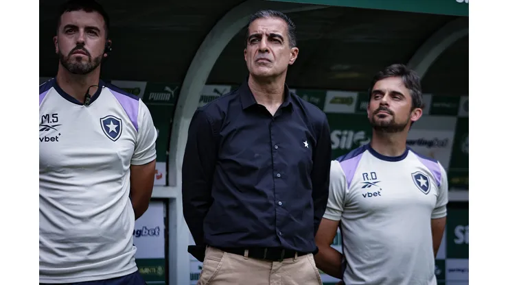 SP - SAO PAULO - 30/03/2025 - BRASILEIRO A 2025, PALMEIRAS X BOTAFOGO - Renato Paiva tecnico do Botafogo durante partida contra o Palmeiras no estadio Arena Allianz Parque pelo campeonato Brasileiro A 2025. Foto: Fabio Giannelli/AGIF