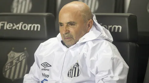Sampaoli durante partida entre Santos e Grêmio, na Vila Belmiro, pelo Brasileirão 2019.