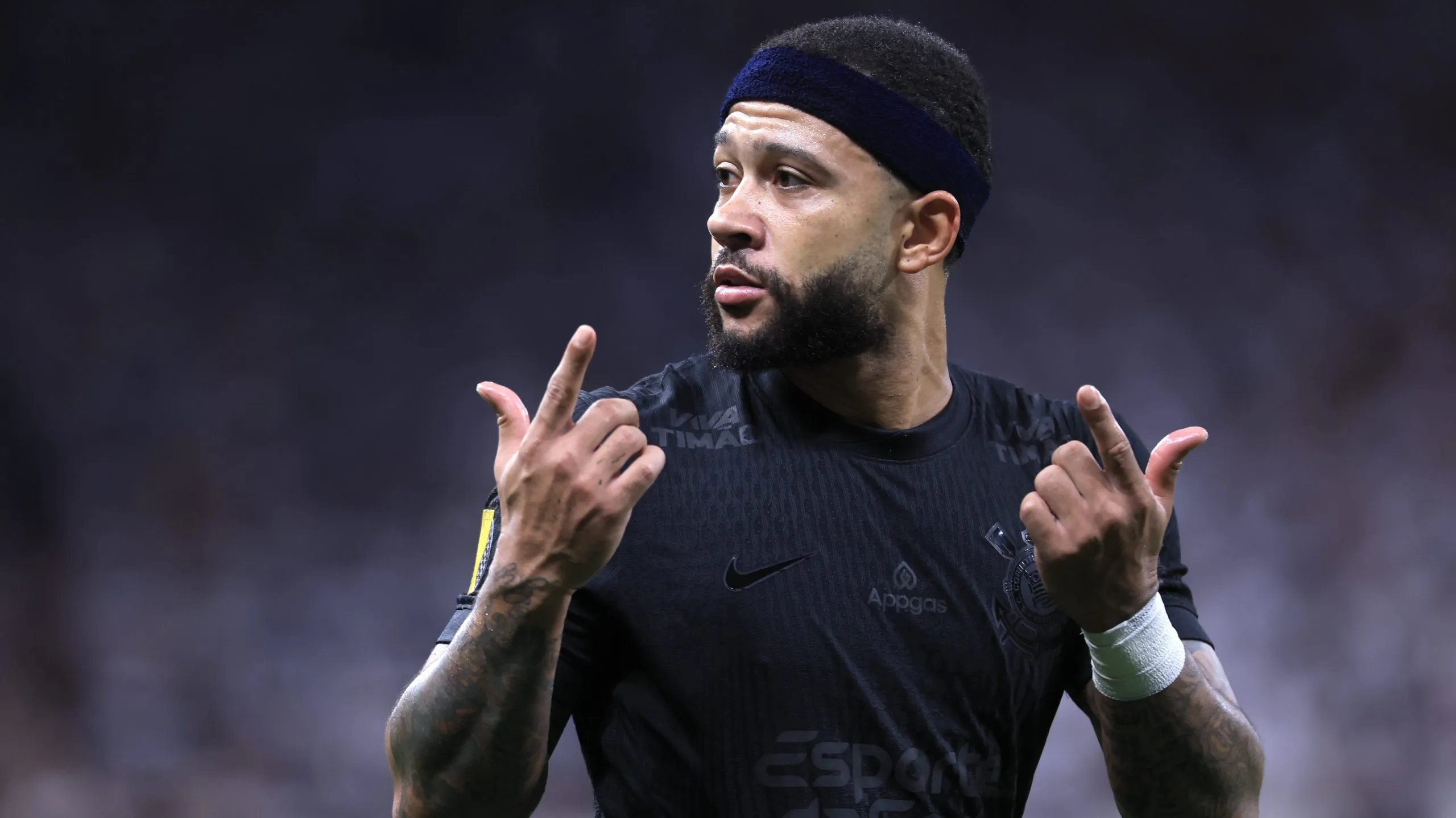 Memphis Depay em partida pelo Corinthians. Foto: Marcello Zambrana/AGIF