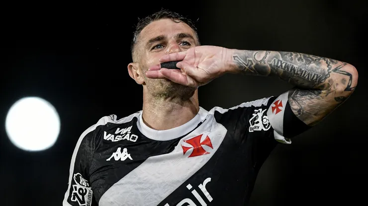 Pablo Vegetti comemorando pelo Vasco - Foto: Thiago Ribeiro/AGIF