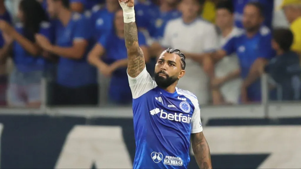 Gabigol marca pelo Cruzeiro. Foto: Gilson Lobo/AGIF